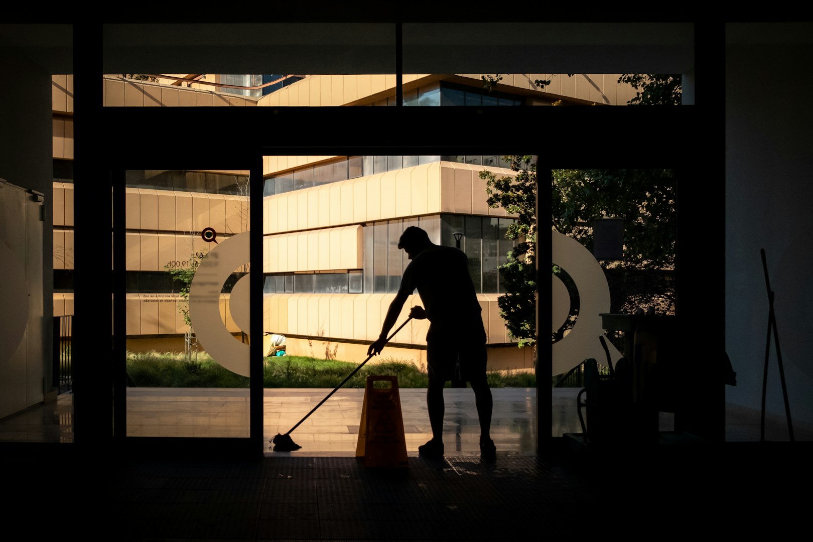 Regular cleaning, House cleaning, Room cleaning